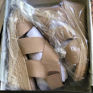 Stunning comfortable designer wear all day wedges!